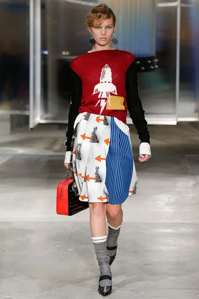 Look 16